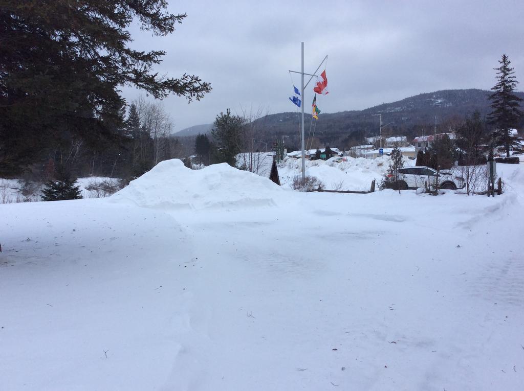 Camping Le 4 Chemins L'Anse-Saint-Jean Exterior photo