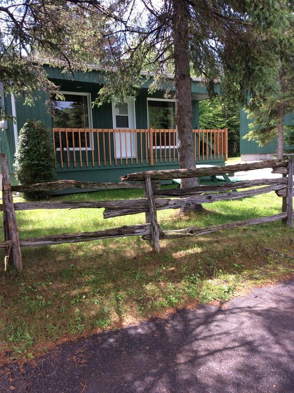 Camping Le 4 Chemins L'Anse-Saint-Jean Exterior photo